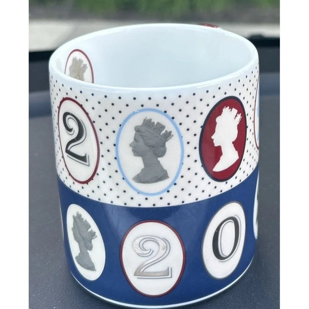 Royal Collection Trust Queen Elizabeth II 2022 Machin Mug. Platinum Jubilee Tea
